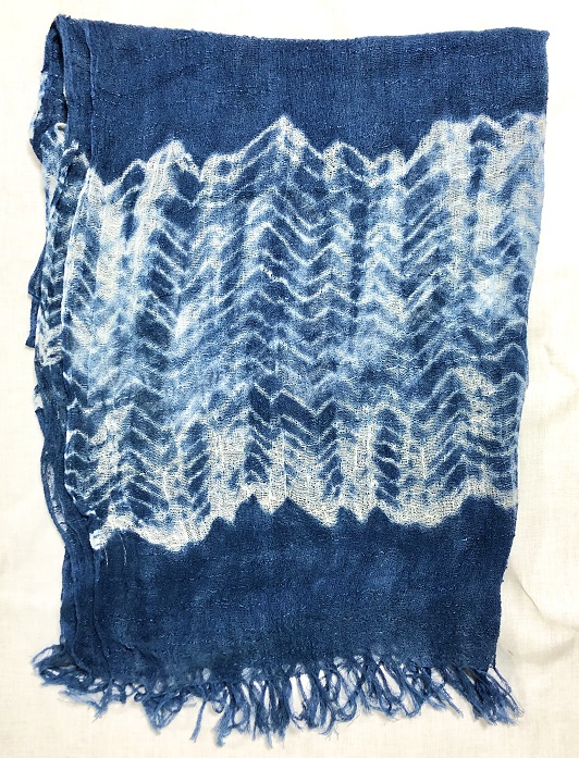 【まち蔵 藍】オリジナル手作り藍染スカーフ（大）１・柄　平置き