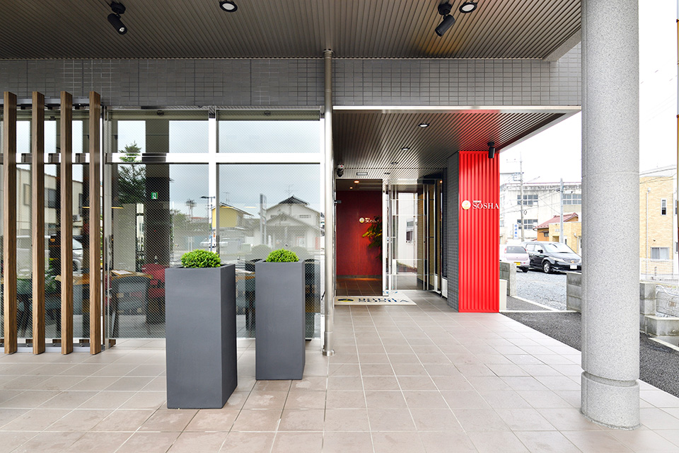 HOTEL-SOSHAのエントランス