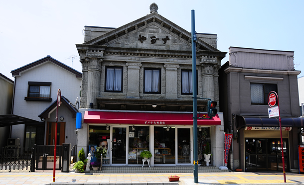 すがや化粧品の外観