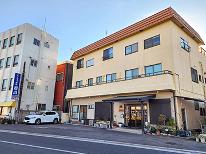 ビジネス旅館の外観