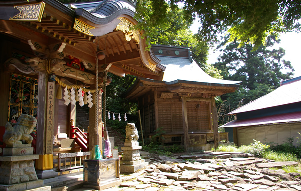 加波山神社の外観