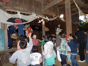 根小屋七代天神社 代々神楽の様子