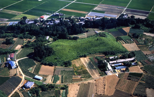 舟塚山古墳を空から撮った写真