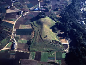 舟塚山古墳を空から撮った写真