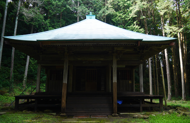 菖蒲沢薬師堂の正面