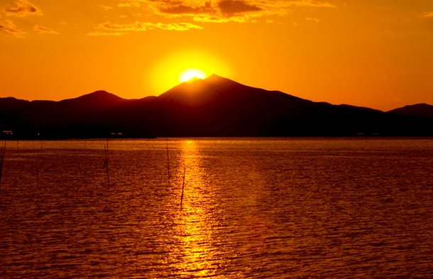 夕方の霞ヶ浦と筑波山
