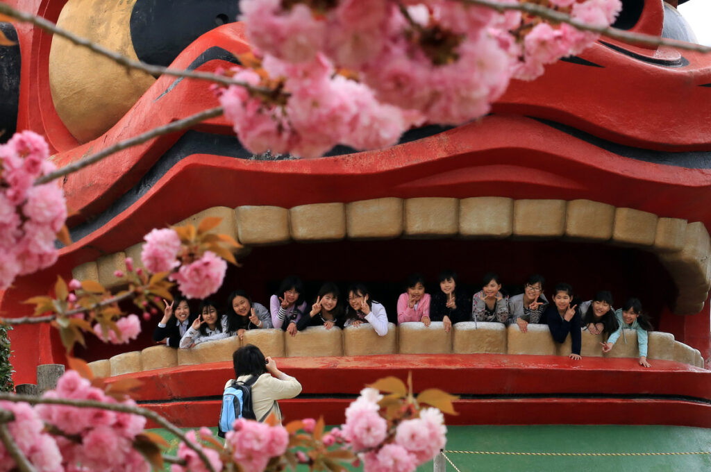 市長賞『八重の桜の前で』田井俊夫