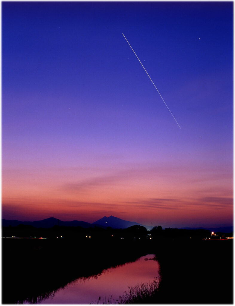 『筑波山上空を行く国際宇宙ステーション』